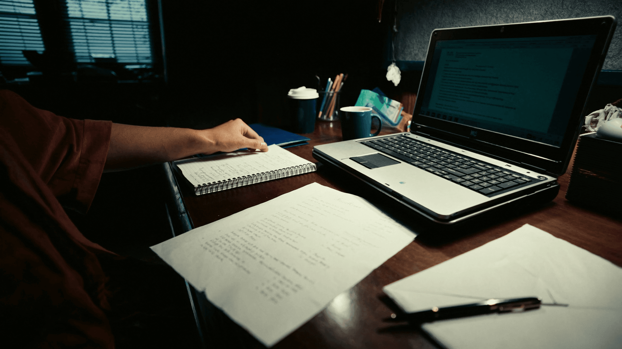 How ATS Reads Resumes: The Ultimate Guide to Surprising Success featured image background